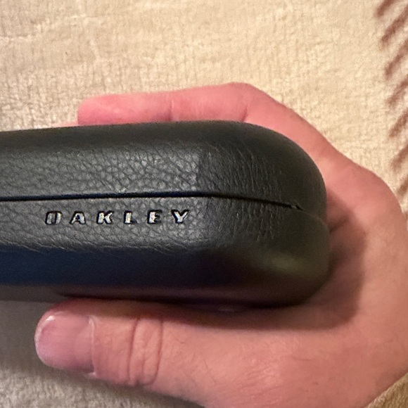 (2) Oakley eyeglasses cases!! Brand new!! Price is for BOTH!! - Picture 7 of 8